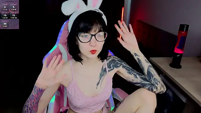 HazelTompson online show from 9, 4, 2026