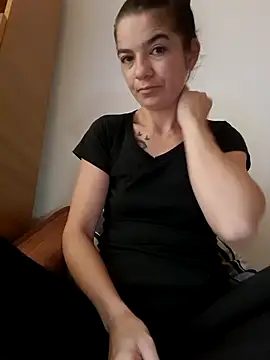 Snapshot of alinaalinutzq chatting on 2, 11, 2025 alinaalinutzq online show from 2, 11, 2025