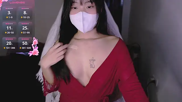 Phuong Bee online show from 11, 11, 2025