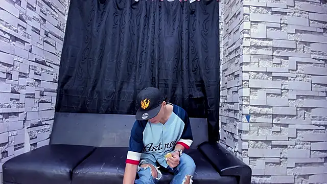 Snapshot of Crazy_Cult_Sex chatting on 6, 11, 2025 Crazy Cult Sex online show from 6, 11, 2025