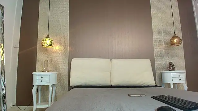 Tiifany Baker online show from 28, 10, 2025