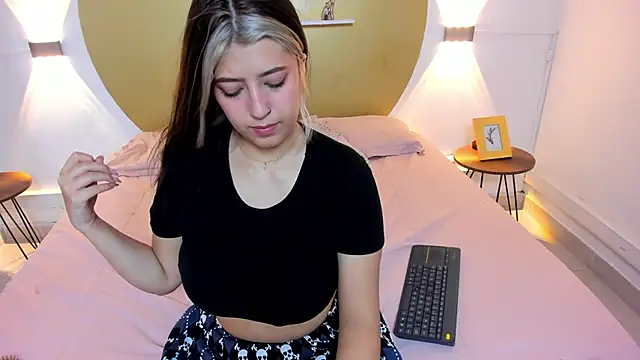 Snapshot of Bella__Lane chatting on 16, 12, 2025 Bella Lane online show from 16, 12, 2025