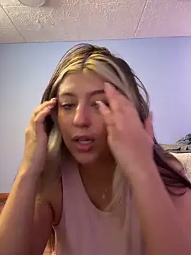 Snapshot of Bella__Lane chatting on 17, 12, 2025 Bella Lane online show from 17, 12, 2025