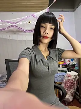 Snapshot of andymi1 chatting on 10, 9, 2025 andymi1 online show from 10, 9, 2025