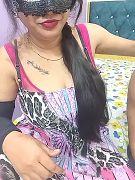 Queen Nightt online show from 8, 9, 2025