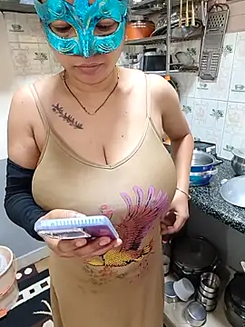 Queen Nightt online show from 12, 9, 2025