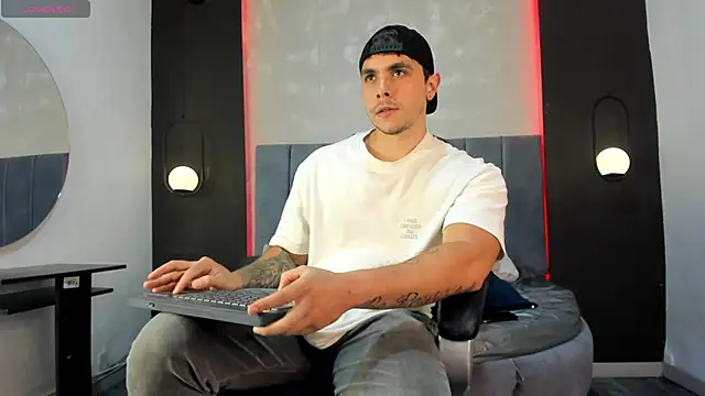 Liam walk  online show from 23, 9, 2025