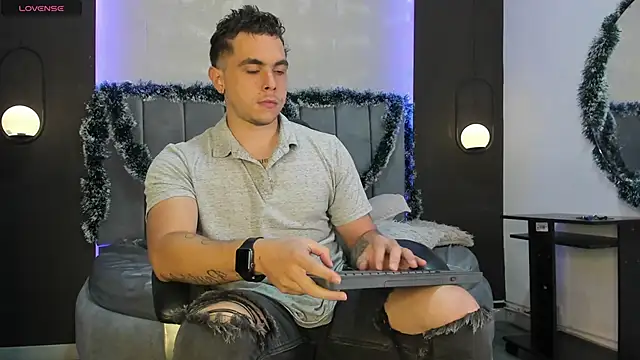 Liam walk  online show from 24, 11, 2025