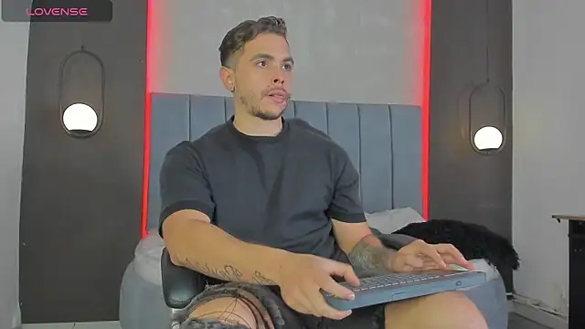 Liam walk  online show from 7, 4, 2026