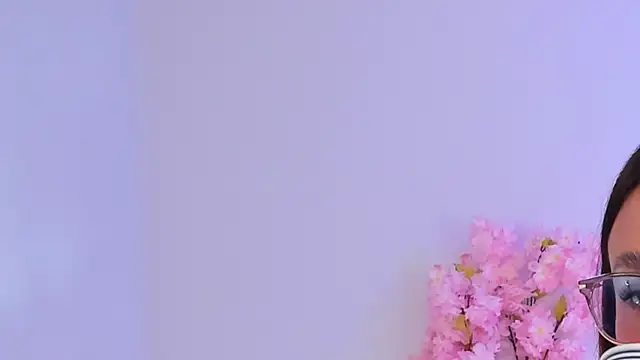 Snapshot of maily_zanss chatting on 13, 12, 2025 maily zanss online show from 13, 12, 2025