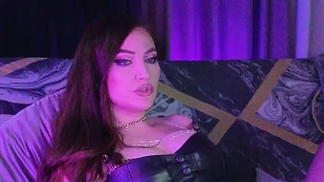 Snapshot of AliceJameson chatting on 10, 9, 2025 AliceJameson online show from 10, 9, 2025