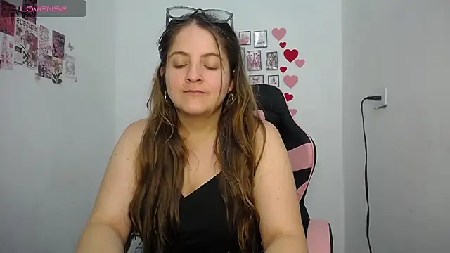 Snapshot of Pregnant_Kloe chatting on 14, 5, 2026 Pregnant Kloe online show from 14, 5, 2026