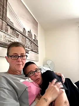 Curvy-Jinx online show from 13, 9, 2025