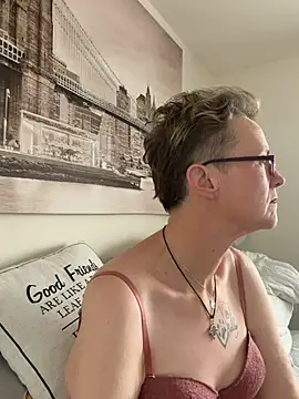 Curvy-Jinx online show from 20, 2, 2026