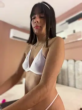 Snapshot of mia_kisses2 chatting on 22, 10, 2025 mia kisses2 online show from 22, 10, 2025