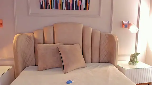 Snapshot of mia_kisses2 chatting on 4, 11, 2025 mia kisses2 online show from 4, 11, 2025