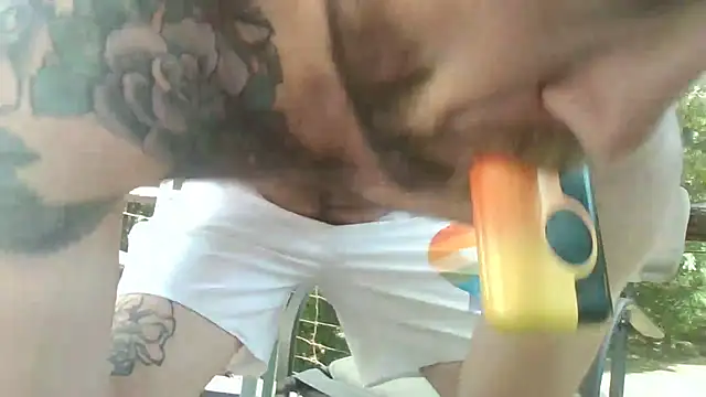 Luv2SuckBWC92 online show from 22, 4, 2026