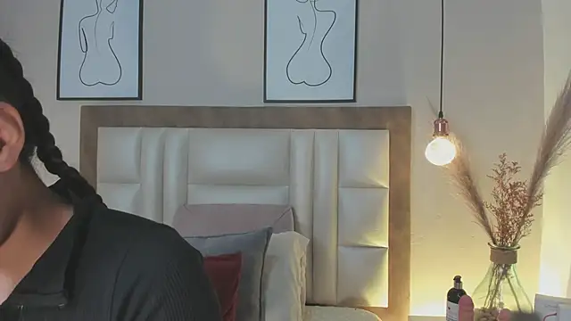 Snapshot of LunaAspen_ chatting on 5, 11, 2025 LunaAspen online show from 5, 11, 2025