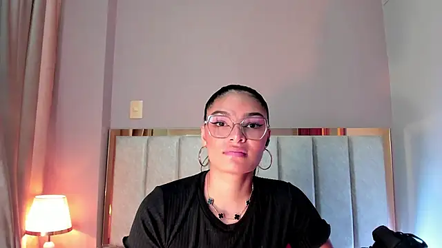 Snapshot of LunaAspen_ chatting on 10, 11, 2025 LunaAspen online show from 10, 11, 2025