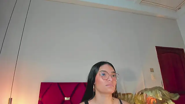 Snapshot of LunaAspen_ chatting on 11, 11, 2025 LunaAspen online show from 11, 11, 2025