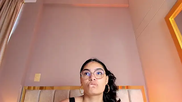 Snapshot of LunaAspen_ chatting on 18, 11, 2025 LunaAspen online show from 18, 11, 2025