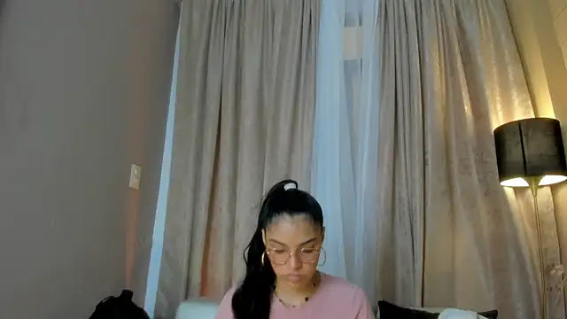 Snapshot of LunaAspen_ chatting on 28, 11, 2025 LunaAspen online show from 28, 11, 2025