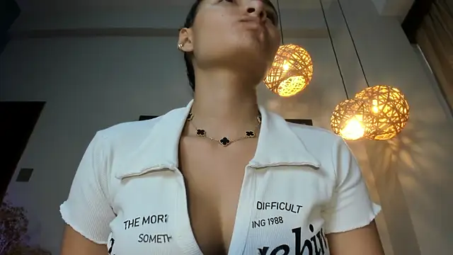 Snapshot of LunaAspen_ chatting on 3, 12, 2025 LunaAspen online show from 3, 12, 2025