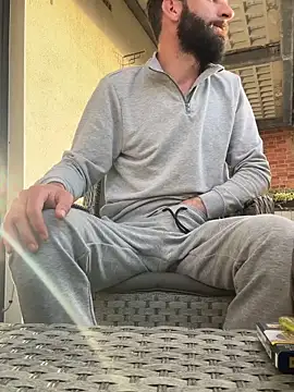 Snapshot of Michel_huge chatting on 8, 4, 2026 Michel huge online show from 8, 4, 2026