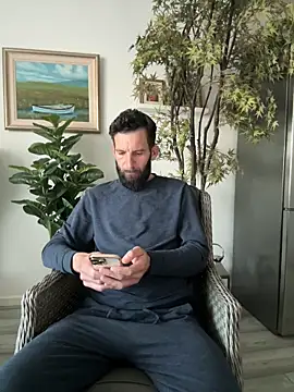 Snapshot of Michel_huge chatting on 11, 4, 2026 Michel huge online show from 11, 4, 2026