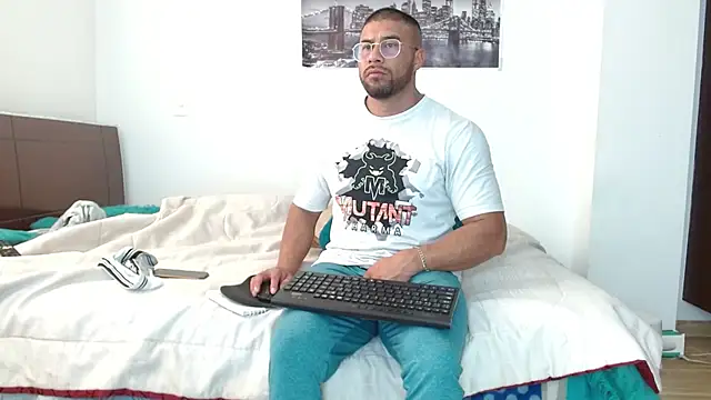 Snapshot of AntonyDAngelo25 chatting on 14, 10, 2025 AntonyDAngelo25 online show from 14, 10, 2025