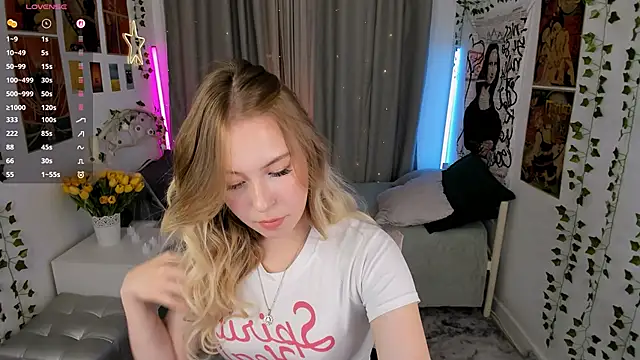 Snapshot of LanaRoselle chatting on 24, 10, 2025 LanaRoselle online show from 24, 10, 2025