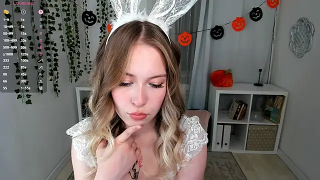 Snapshot of LanaRoselle chatting on 31, 10, 2025 LanaRoselle online show from 31, 10, 2025