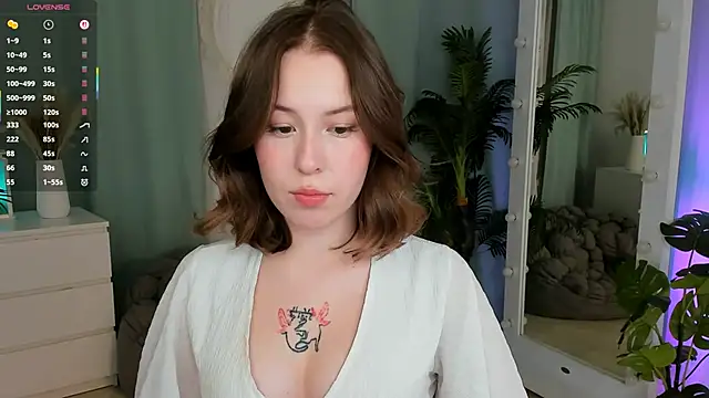 Snapshot of LanaRoselle chatting on 4, 12, 2025 LanaRoselle online show from 4, 12, 2025