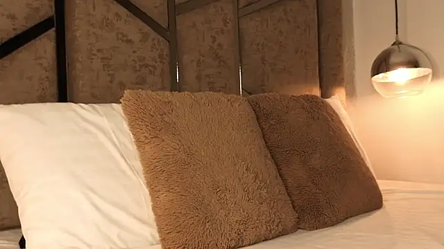 scarlethlux online show from 9, 1, 2026