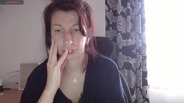 Snapshot of RosieHayes chatting on 19, 11, 2025 RosieHayes online show from 19, 11, 2025