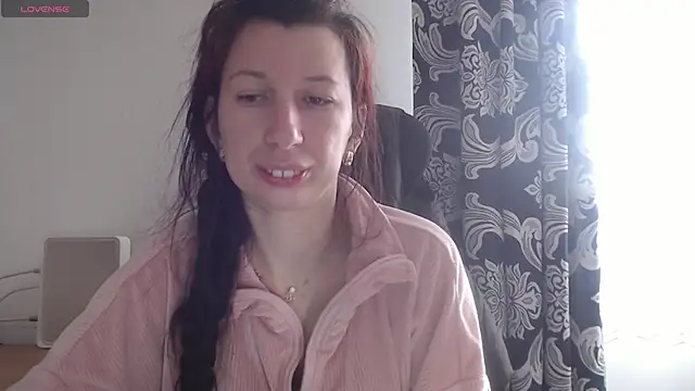 Snapshot of RosieHayes chatting on 25, 11, 2025 RosieHayes online show from 25, 11, 2025