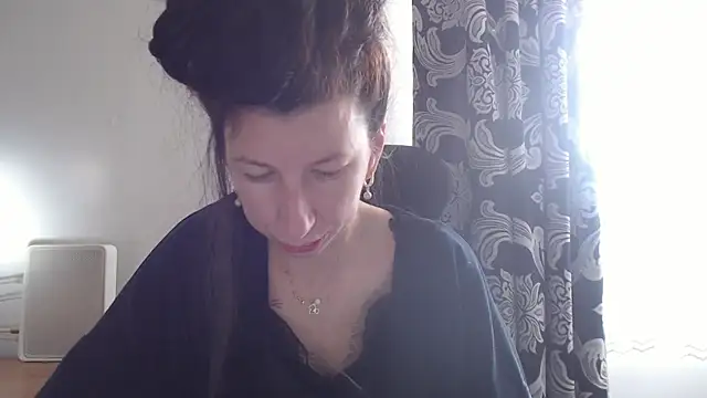 Snapshot of RosieHayes chatting on 26, 11, 2025 RosieHayes online show from 26, 11, 2025