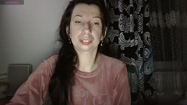 Snapshot of RosieHayes chatting on 28, 11, 2025 RosieHayes online show from 28, 11, 2025