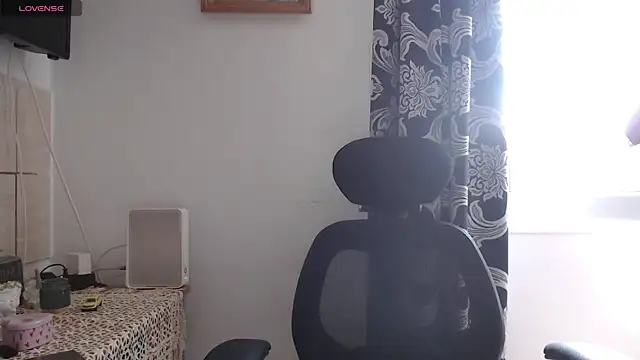 Snapshot of RosieHayes chatting on 15, 7, 2026 RosieHayes online show from 15, 7, 2026