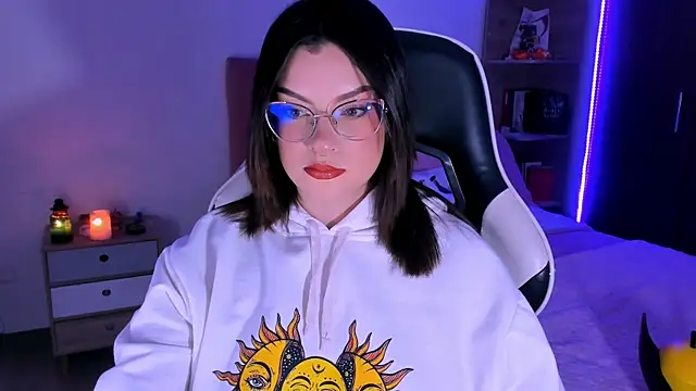 OphelianaRose33 online show from 28, 10, 2025