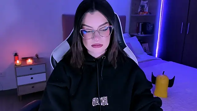 OphelianaRose33 online show from 7, 11, 2025