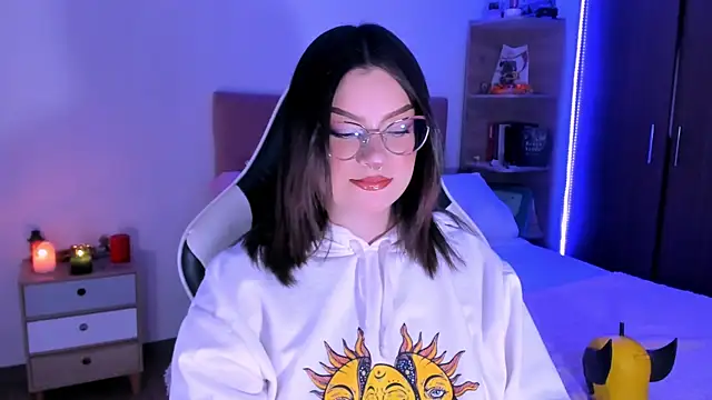 OphelianaRose33 online show from 18, 11, 2025