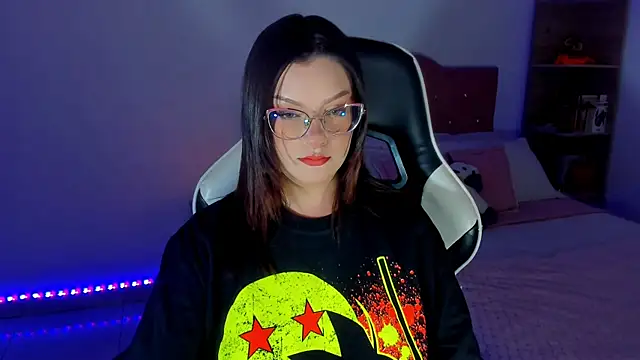 OphelianaRose33 online show from 11, 4, 2026