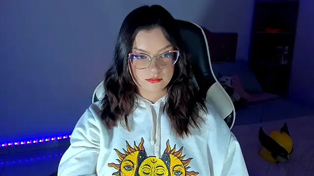 OphelianaRose33 online show from 14, 4, 2026