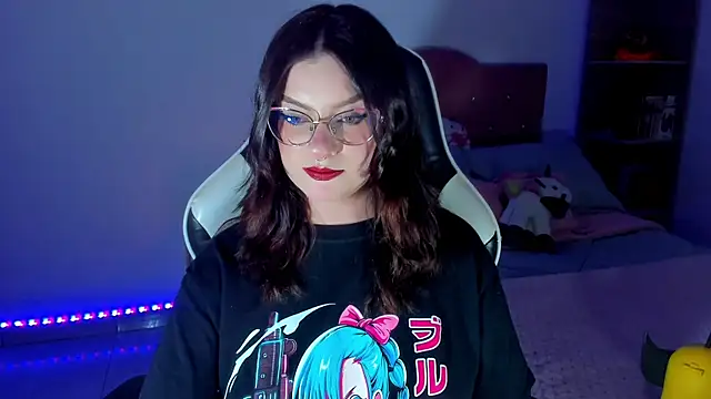 OphelianaRose33 online show from 16, 4, 2026