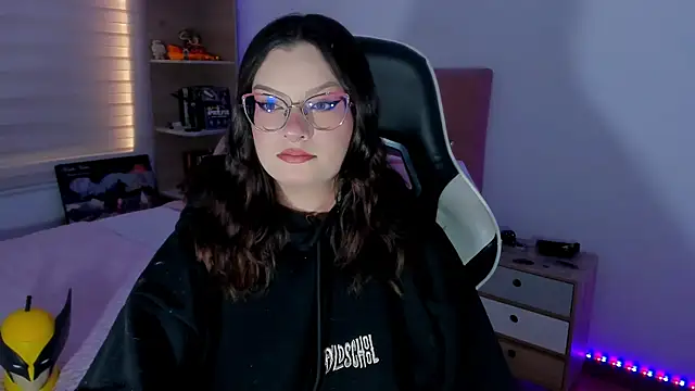 OphelianaRose33 online show from 2, 6, 2026