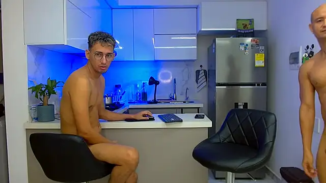 twoboyssex online show from 15, 4, 2026