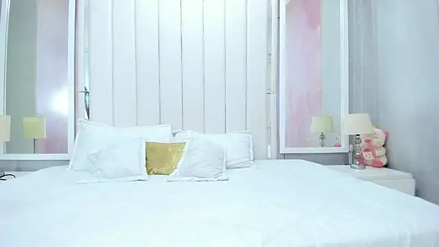 luna hot ass online show from 11, 6, 2026