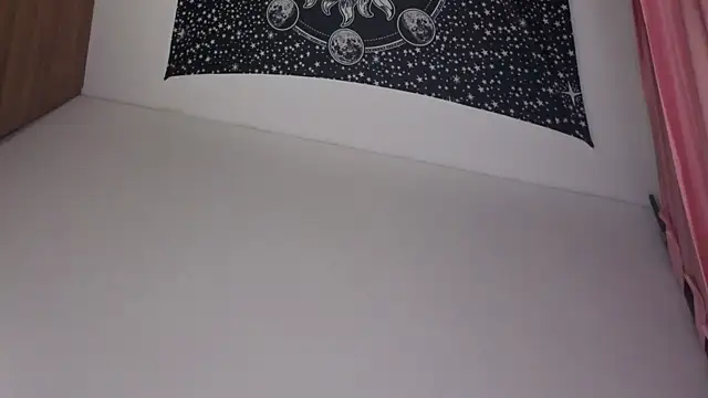 Snapshot of lilyx_ chatting on 19, 4, 2026 lilyx online show from 19, 4, 2026