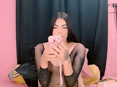 Snapshot of _crystal23_ chatting on 11, 10, 2025  crystal23  online show from 11, 10, 2025